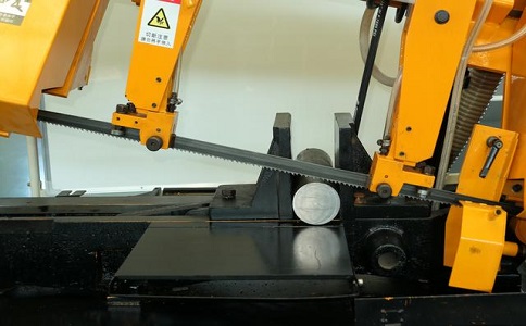 洪江数控带锯床自动送料精度会出现偏差吗？